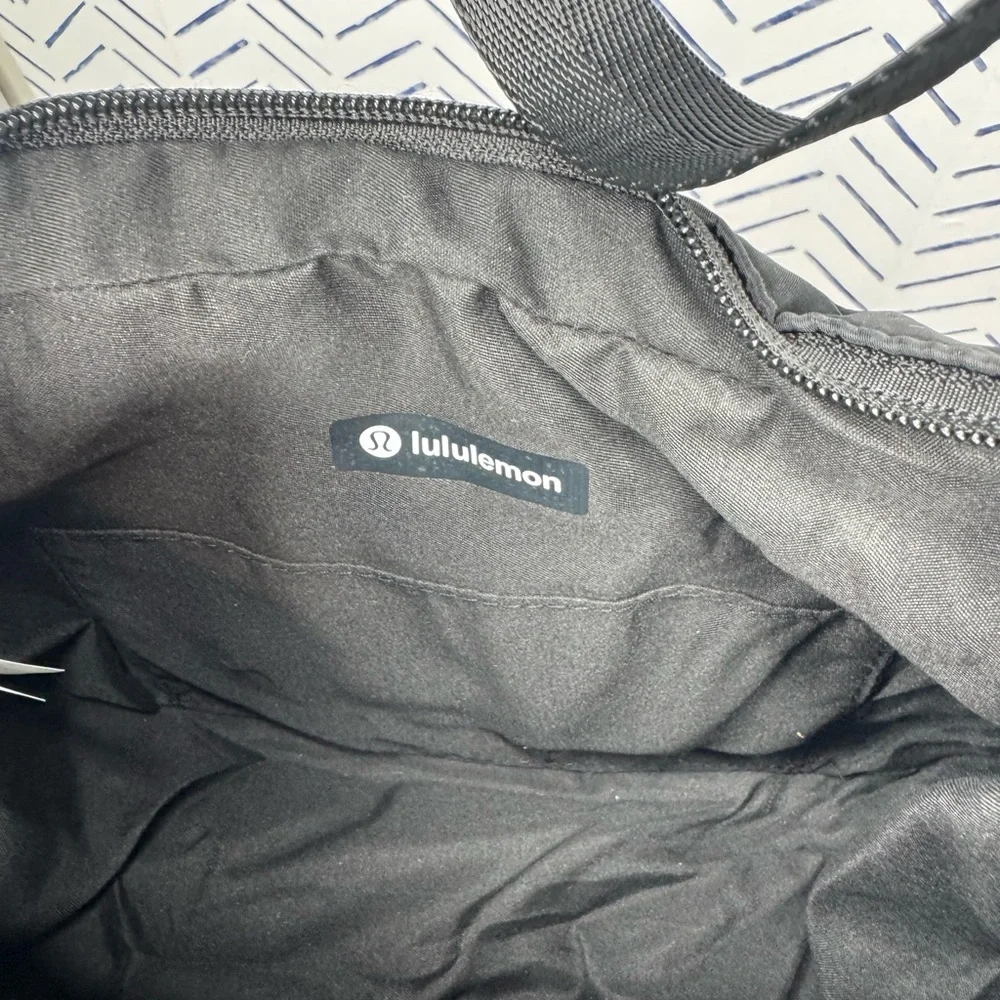 NWT Lululemon Inspired Black Shoulder bag 4L o/s - Picture 8 of 8